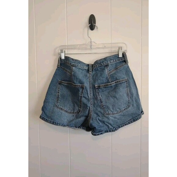 Universal Thread | Women's Medium Wash High Waist Mom 90s Shorts Size 6 - Picture 4 of 4